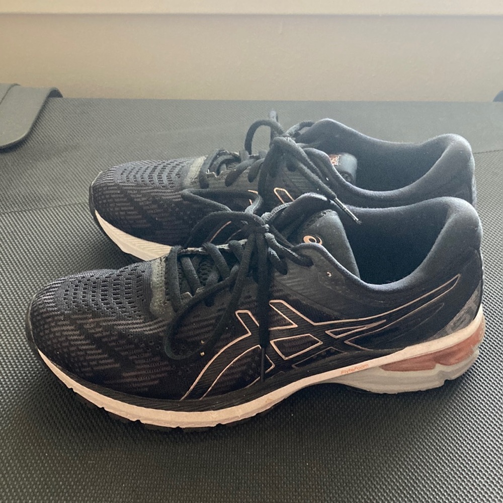 asics running shoes